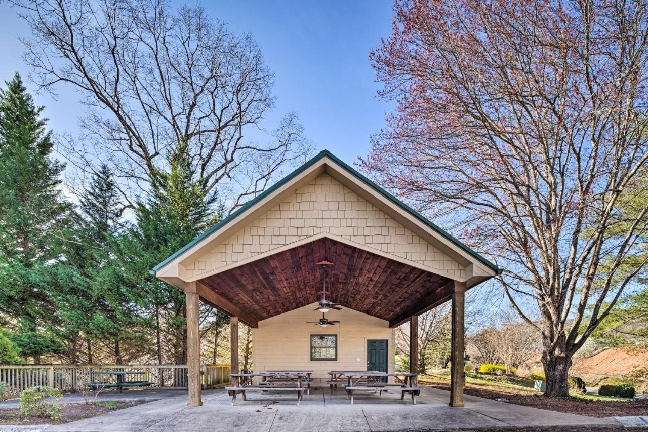 Lake Lure Studio With Private Balcony And Pool Access! Exterior photo